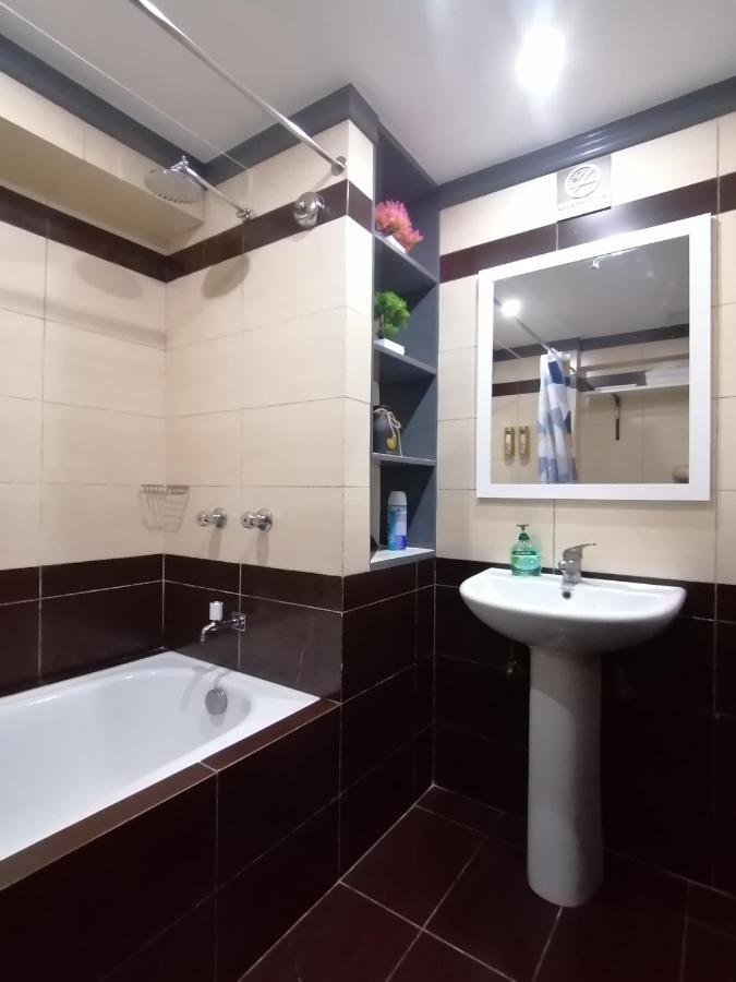 Condo Azur Suites E507 Near Airport, Netflix, Stylish, Cozy With Swimming Pool 막탄 외부 사진